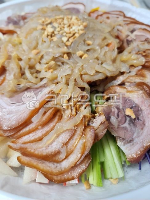 food,음식,족발,냉채족발,해파리냉채,샐러드,돼지고기,파티음식,겨자소스,매운음식,술안주