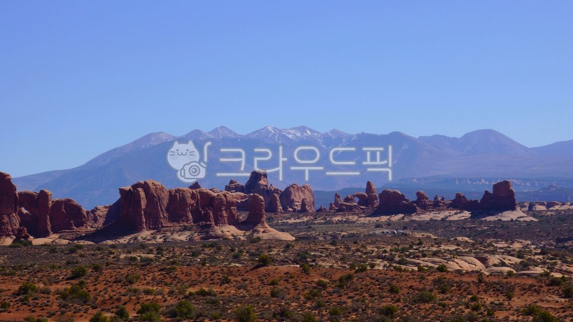 미국,미국서부,아치스국립공원,광활한전경,광야,신기한바위,미국풍경,아치스국립공원풍경,바위,돌