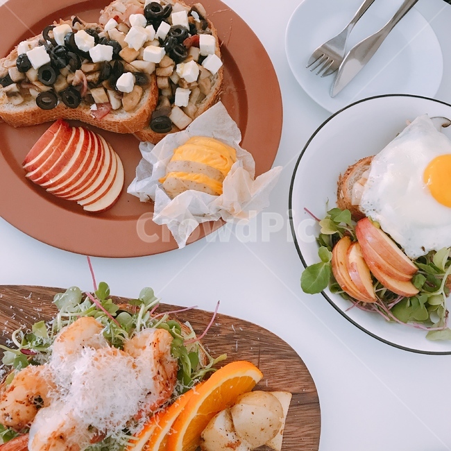 dish,요리,meal,식사,food,음식,브런치,branch,점심,lunch,토스트,toast,플레이팅,plating,감성사진,소스,빵,bread,egg,사과,apple,오렌지,orange,새우,shrimp,샐러드,salad