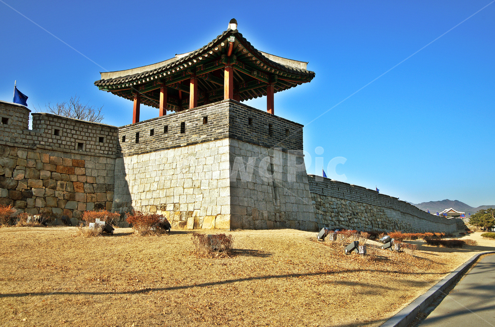Mars,UNESCO World Heritage Site,hipped roof,Suwon Hwaseong Fortress,Suwon,Dongilporu,perspective crenellation