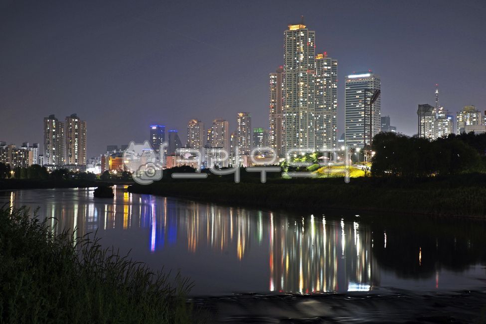 안양천,안양천야경,목동,건물,주거지,아파트,하천,조명,반영,도시,풍경,city,landscape