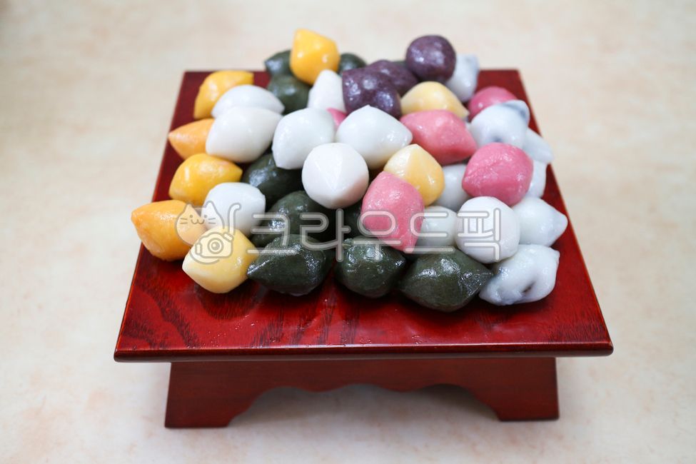 food,음식,제기,나무제기,제사제기,제사그릇,떡,송편,꿀떡,쌀떡,꿀송편,팥송편,오색송편,오색떡,추석,추석떡,추석음식,한국명절,명절,명절음식