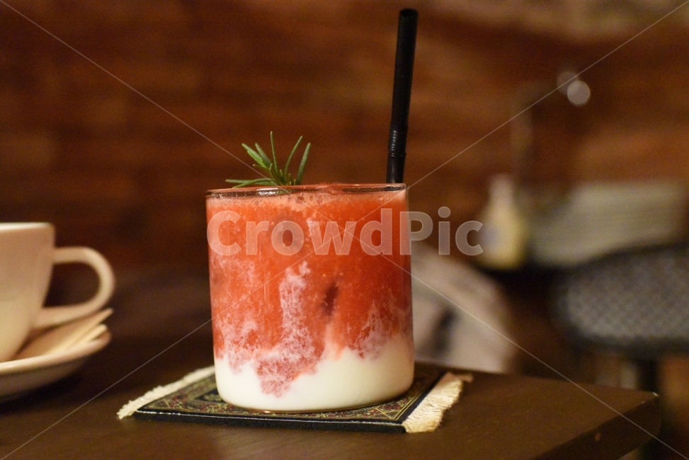 딸기라떼,딸기음류,딸기,디저트,음식,카페,딸기음료,음료수,drink,beverage