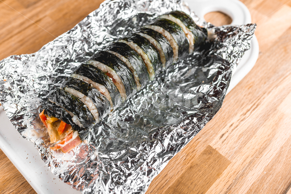 김밥,참치김밥,간편식,간식,점심,한식,참치김밥,음식,식재료,요리,food,cook,meal,dishes,food reserves,한식,한국음식,한국요리,korean food,korean dishes,korean meal,korean cook