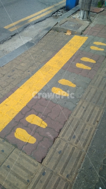 횡단보도,발자국,정지선,보행자,안전,교통,교통수단,traffic,transportation,asphalt,아스팔트,road,도로
