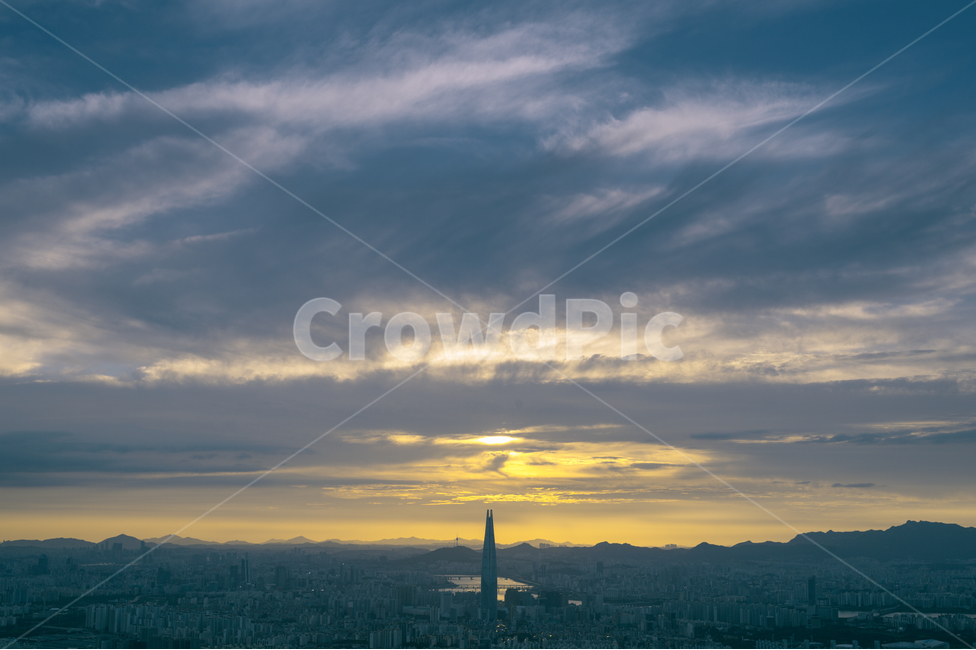 구름,서울,노을,파랑,롯데월드타워,하늘,해,seoul,city,도시,노랑,여명,어두운,태양,쪽빛,잠실,한강,도시,풍경,city,landscape,한국도시풍경,한국도시경관,korea cityscape,nature,자연,경치,outdoors,옥외,scenery