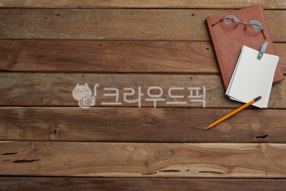 note,study,idea,memo,office,at home,Modern,glasses,trim,copy space,pen,work from home,table,top view,business,home office,Notebook,work,pencil,diary,desk