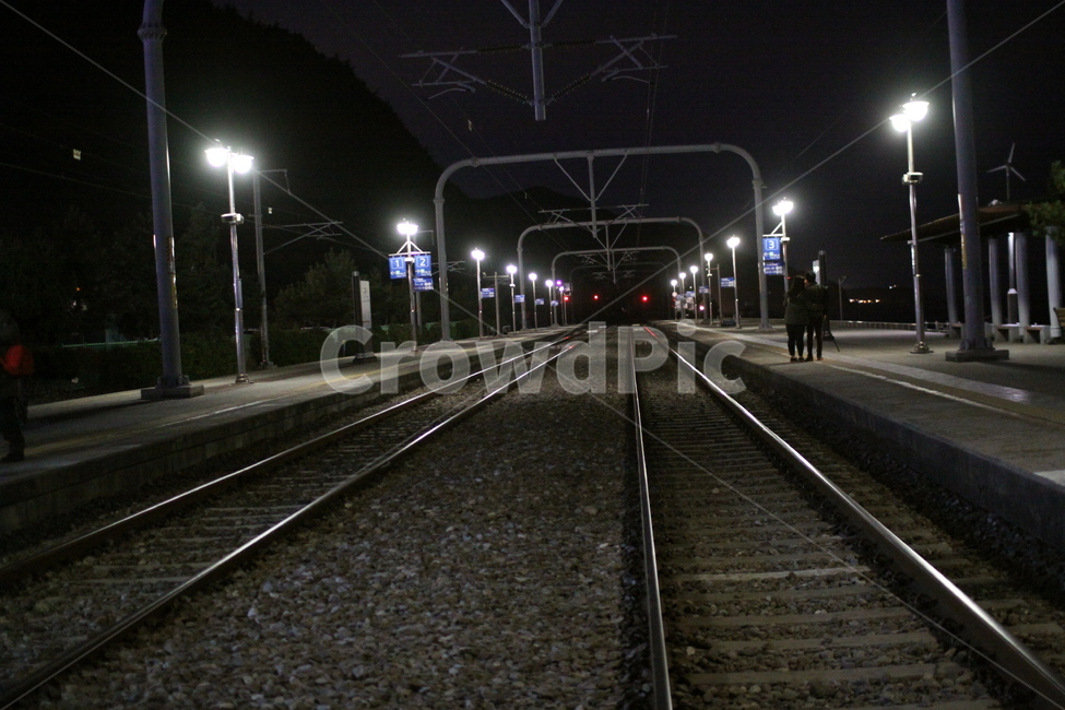 철도,기찻길,traintrack,railway,rail,레일,transportation,교통,밤,야간,교통,교통수단,traffic,transportation