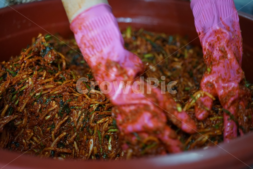 김장,양념,고무장갑,한국음식,김치,매운,한국전통,한국문화,korean traditional,korean culture,사람,인물,인간,human,person,신체일부,몸,body,음식,식재료,요리,food,cook,meal,dishes,food reserves,채소,야채,vegetables