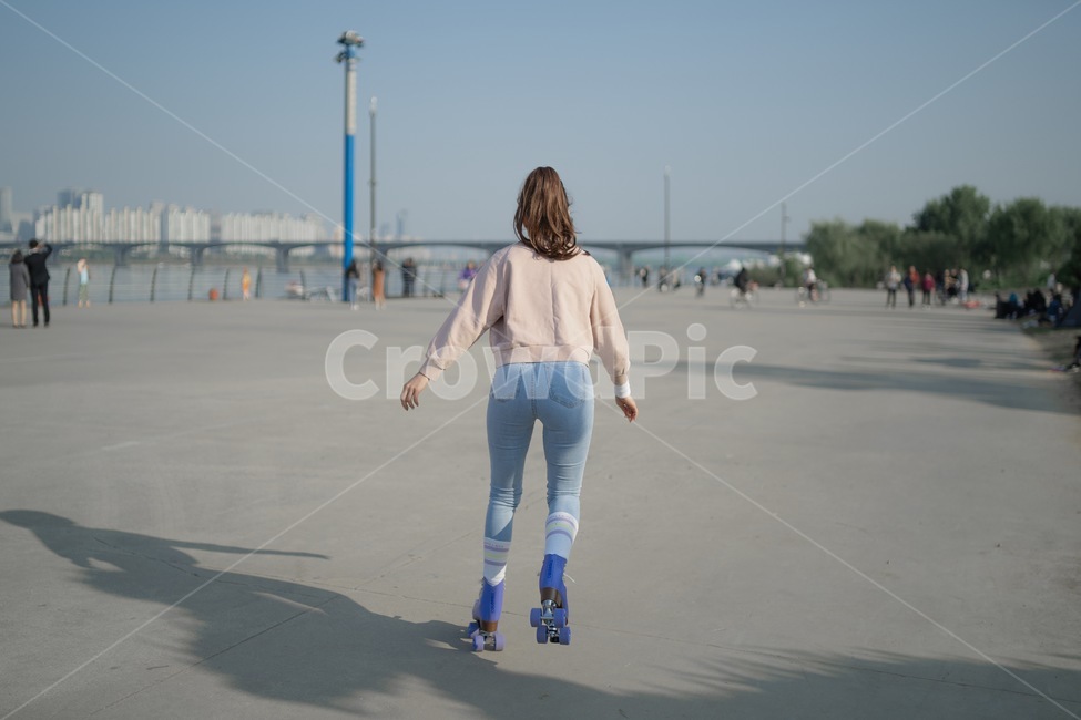 롤러스케이트,롤러스케이팅,여의나루,여의도,롤러,스케이트,사람,인물,인간,human,person,여성,여자,woman,female,lady,스포츠,레저,운동,sports,leisure,exercise