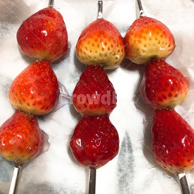 탕후루,중국,과일,딸기,싱싱한,꿀,달달한,설탕,슈가,sugar,strawberry,fruit,음식,식재료,요리,food,cook,meal,dishes,food reserves,디저트,간식,후식,dessert,snack