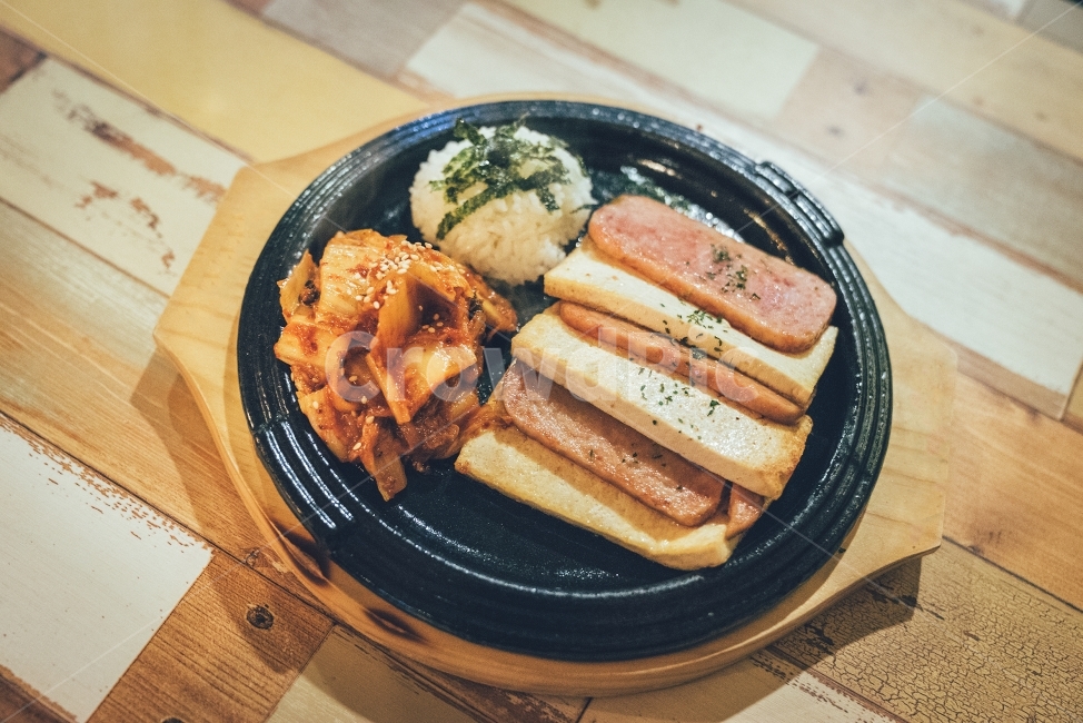 두부김치,김치,술,안주,비,야식,막걸리,소주,스팸,음식,음식,식재료,요리,food,cook,meal,dishes,food reserves,한식,한국음식,한국요리,korean food,korean dishes,korean meal,korean cook