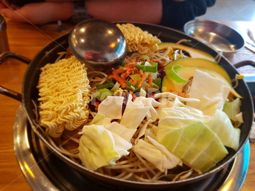 즉석떡볶이,떡볶이,매운떡볶이,라면사리,국민음식,한국음식,음식,식재료,요리,food,cook,meal,dishes,food reserves