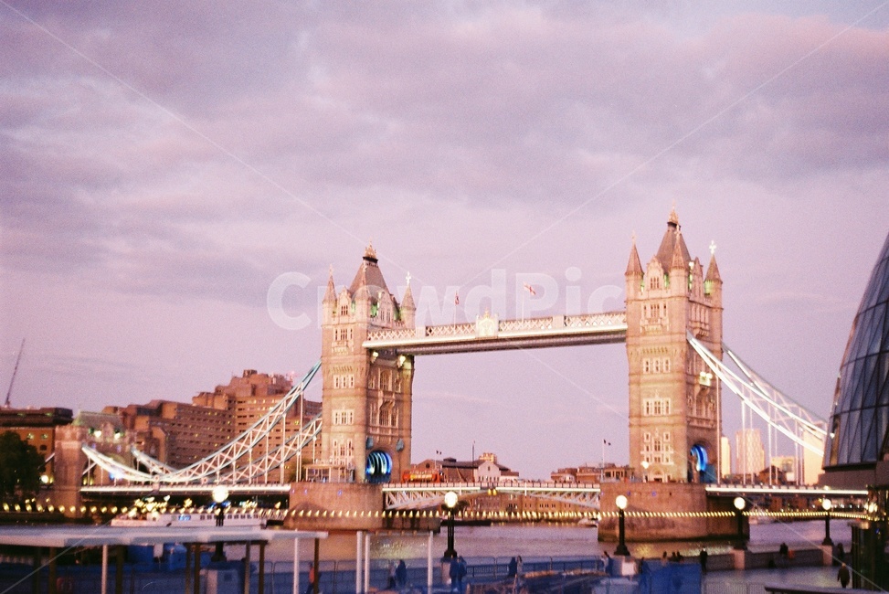 타워브릿지,다리,영국,런던,하늘,노을,구름,템즈강,강,towerbridge,bridge,england,london,sky,sunset,cloud,thamsriver,river,도시,풍경,city,landscape,랜드마크,landmark,tourist attraction,해외,외국,세계,foreign,oversea,world,세계도시풍경,해외도시풍경,외국도시풍경,world cityscape,세계랜드마크,해외랜드마크,외국랜드마크,world landmark,world tourist attraction,building,건물
