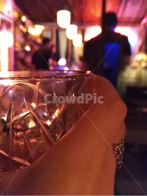 bar,glass,유리컵,baccarat,바카라,술,alchol,drink,beverage,칵테일,cocktail,반지,크리스털잔