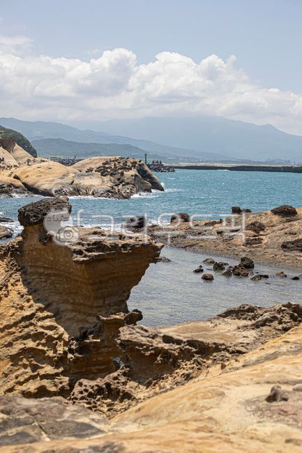 Taiwan,Yehliu,Yehliu Geopark,geological park,park,rock formations,rocks,scenery,tourist attraction,weathering,sea