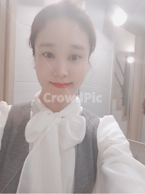 셀피,clothing,의류,apparel,의복,사람,인물,인간,human,person,여성,여자,woman,female,lady