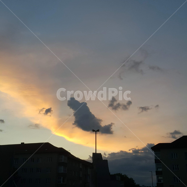 nature,자연,weather,날씨,outdoors,sky,하늘,노을,sunset,cloud,clouds,구름,빌딩,building,color,dusk,hopeful,평화,힐링,peaceful,파랑,blue,contrast,대비,야외,풍경,landscape,view,조용한,정적,고요한