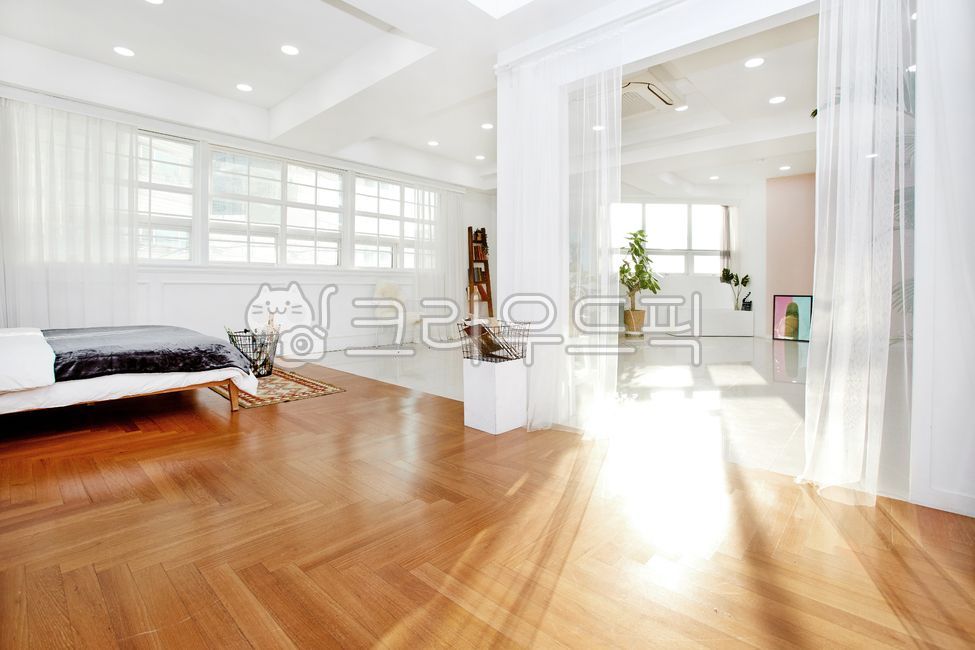 bed,studio,sunshine,woodenbed,rentalstudio,interior,bedding,pot,furniture,modern architecture,living room,Rental Studio,livingroom,floor,modernarchitecture,tree,lamp,It is comfortable,room,comfort,wooden bed,flower,sunlight,one room,light,comfortable,plan