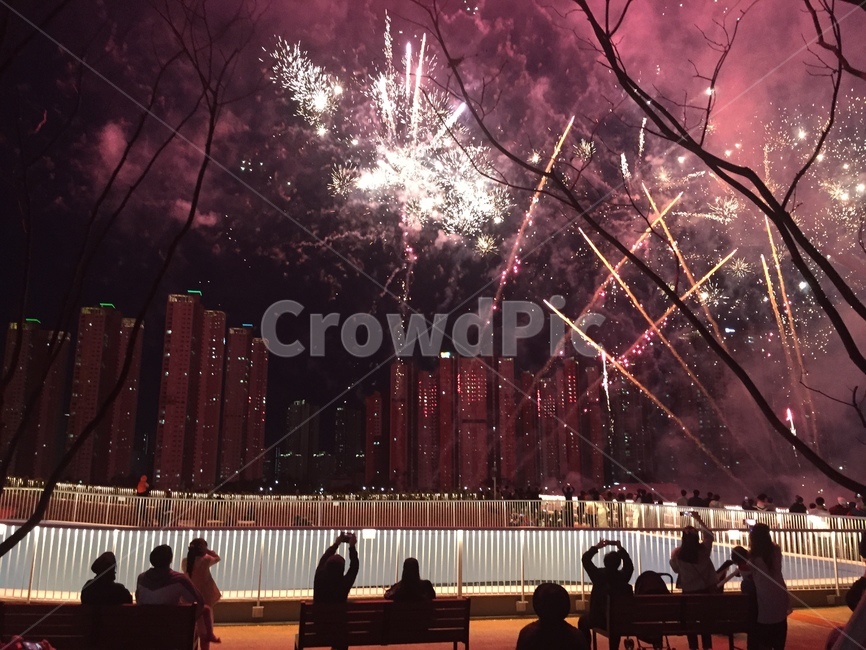 불꽃놀이,불꽃축제,송도,인천,불빛,그림자,새벽,밤,축제,피날레,폭죽,폭죽놀이,감성사진,야경,밤,풍경,nightscape,night,landscape,사람들,대중,군중,other people,crowd,축제,행사,festival,carnival,event,lighting,조명