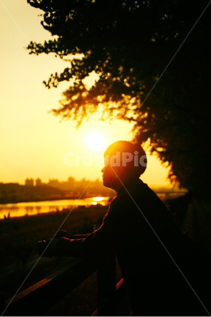 노을,감성,느낌,생각,역광,사람,인물,인간,human,person,남성,남자,man,male,감성,sensible,feeling,고독함,외로움,쓸쓸함,우울함,슬픔,lonely,solitary