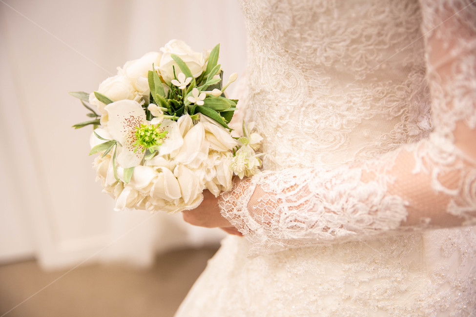 웨딩촬영,웨딩,드레스샵,결혼,wedding,weddingdress,부케,신부,꽃,사람,인물,드레스,웨딩드레스,축하,human,person,woman,marry,marriage,celebrate,기념일,신체일부,몸,body,female,lady,여자,손,레이스,의류,사람,인물,인간,human,person,여성,여자,woman,female,lady,결혼,혼례,웨딩,wedding,marriage,marry