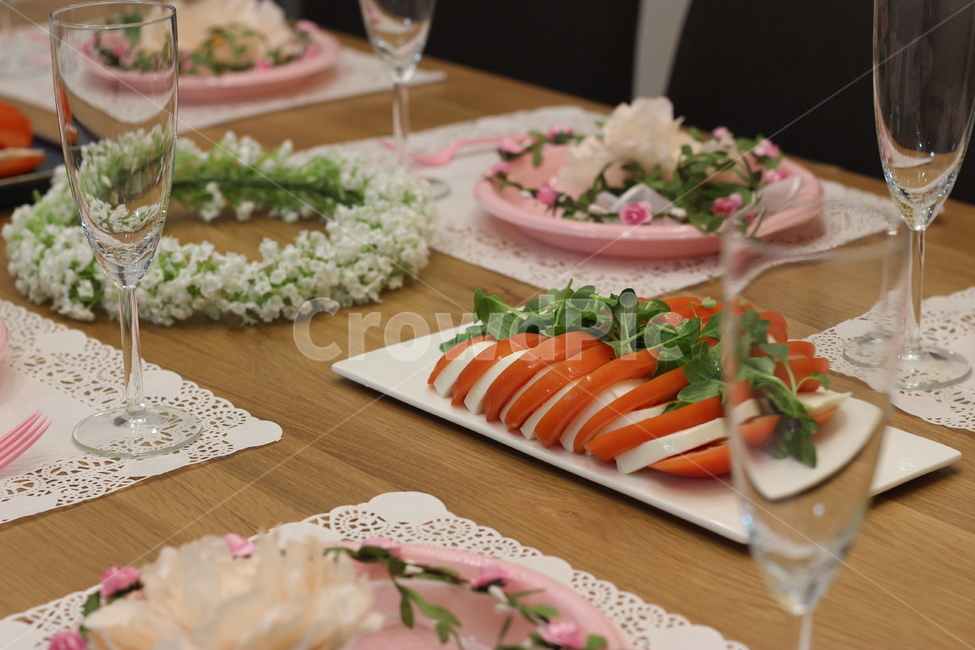table,furniture,가구,diningtable,식탁,브라이덜샤워,파티,음식,식재료,요리,food,cook,meal,dishes,food reserves