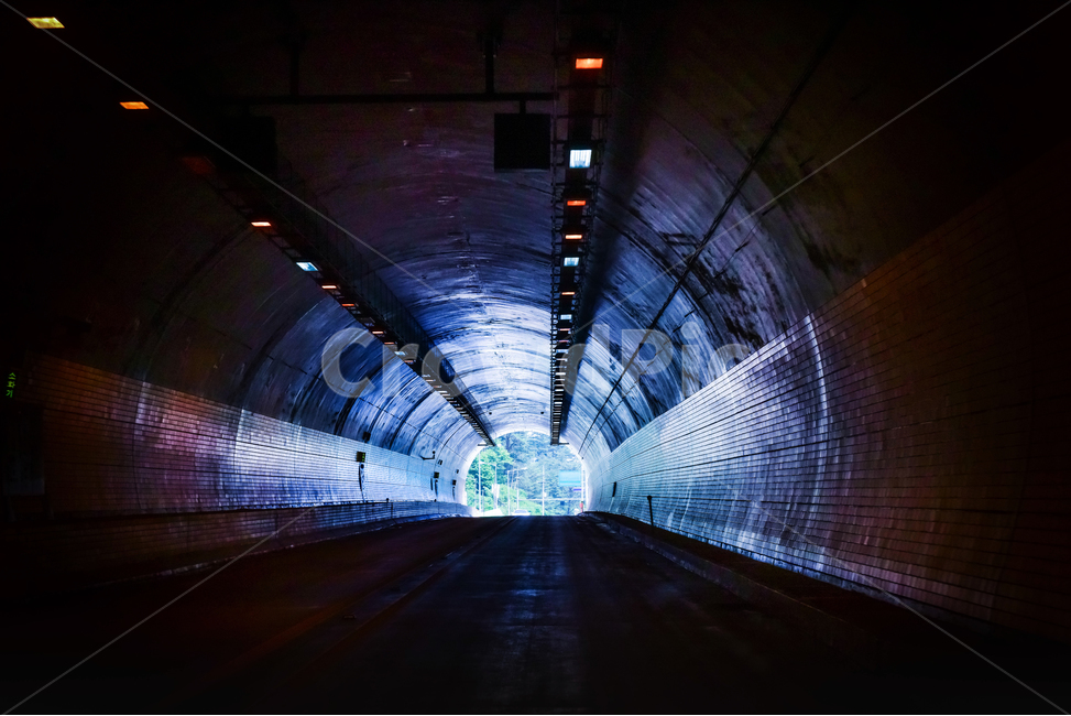 tunnel,터널,빛,희망,어둠,어두움,교통