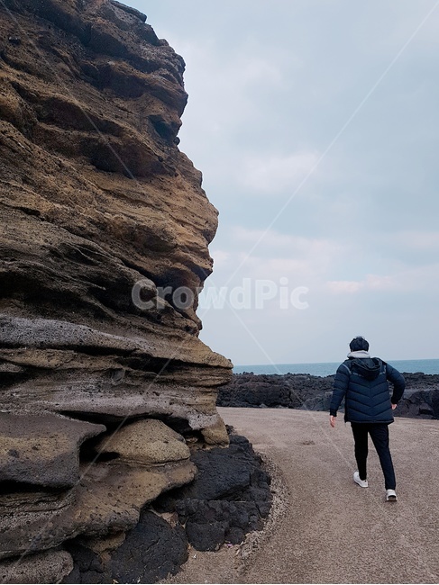 제주도,우도,여행,동굴,자연과사람,nature,outdoors,cliff,기암절벽,기암괴석,절벽과사람,인간,낭떠러지