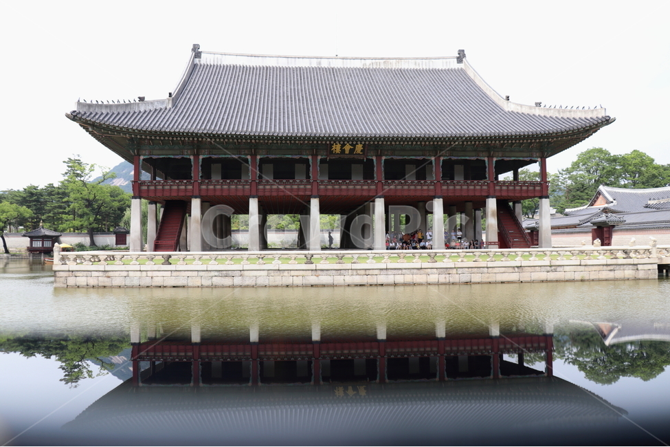 경복궁,경회루,고궁,한국의멋,광화문,한국전통,한국문화,korean traditional,korean culture,랜드마크,landmark,tourist attraction,한국랜드마크,한국관광지,한국명소,korea landmark,korea tourist attraction,사람들,대중,군중,other people,crowd,건축물,건물외관,exterior,building,structure,architecture,construction