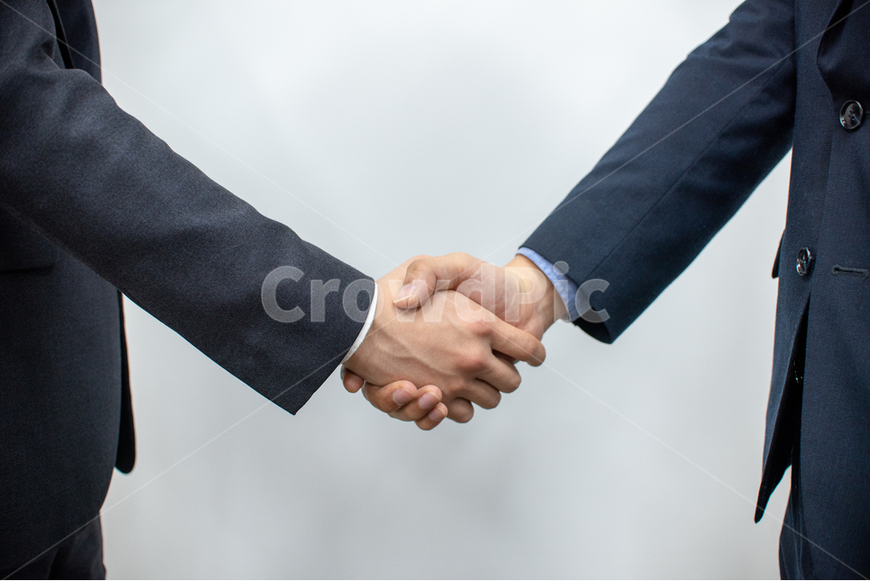교류,협정,협력,사업,사장,대표이사,응원,제휴,합동,합작,사원,고용,신입,우정,인사,그룹,악수,무리,일자리,직업,만남,회담,사무공간,사람,팀,팀워크,근로자,성공,환영,기업,정장,전문가,넥타이,거래,남자,손,제스처,표시,손짓,표현,gesture,hand,sign,expression,비즈니스,사업,business,service,work