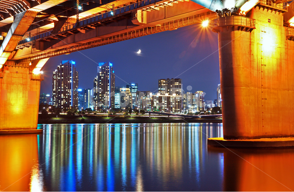 night view,Cheongdamdong,Han River Bridge,reflection,Cheongdam Bridge,Han River night view,building,apartment,Han River