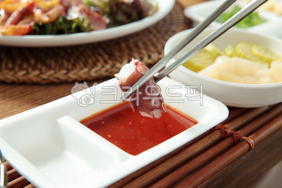 문어,문어숙회,문어회,해물,해산물,수산물,회,활어회,먹거리,음식,음식점,별미,해물요리,돌문어,해산물요리,초고추장,맛집,식당,숙회,바다생물,자숙문어,문어다리,횟집