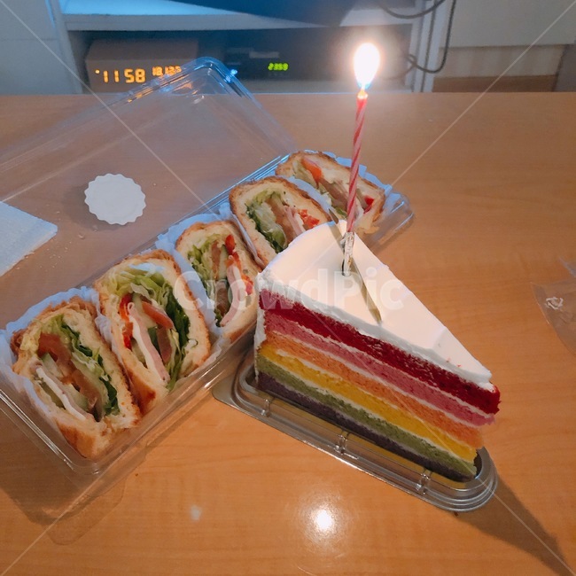 무지개,샌드위치,양식,프랑스,촛불,기념일,축하,anniversary,congratulation,celebrate,celebration,음식,식재료,요리,food,cook,meal,dishes,food reserves,빵,bread,디저트,간식,후식,dessert,snack