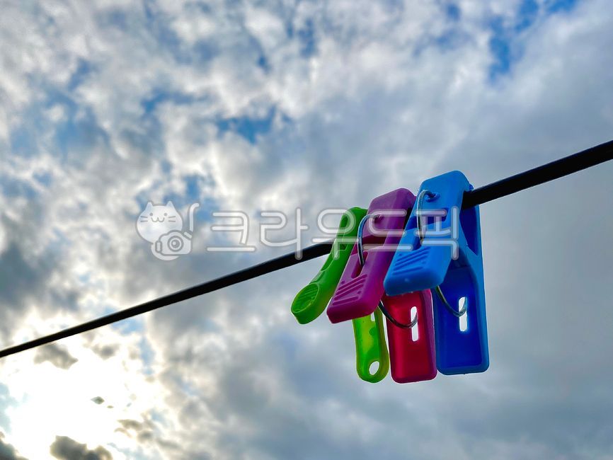 sky,cloud,clothespin,sunshine,clothesline,emotional,rooftop