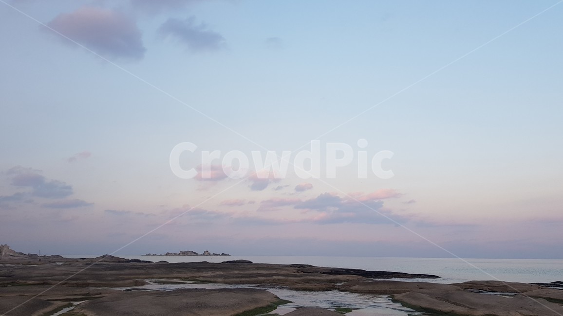 바다,수평선,구름,하늘,바위,노을,낮,탁트인,시원한,sky,sea,blue,해변,고요