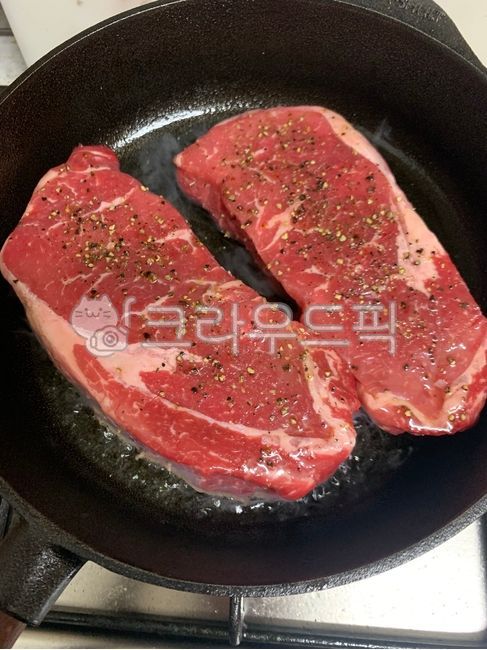 cast iron pan,Beef Seasoning,seasoning,steak,beef steak,beef,frying pan,Seasoning