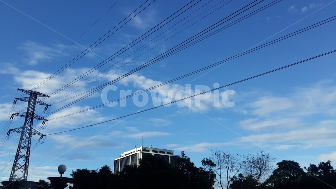 하늘,파란하늘,푸른하늘,나무,sky,blue,bluesky,clearsky,전력선,송전탑,powerlines,케이블,cable,electrictransmissiontower,자연,풍경,nature,landscape,power lines,electric transmission tower