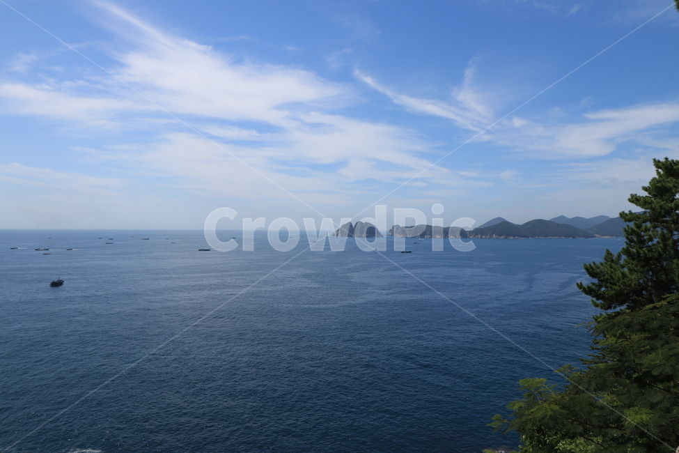바다,푸른,파란,맑음,배,하늘,자연,풍경,nature,landscape,land,땅,outdoors,옥외,promontory,곶,ocean,대양,sea,water,물,shoreline,해안선
