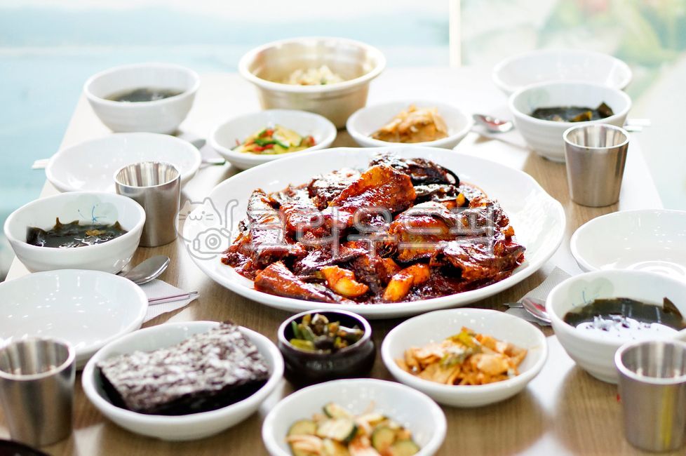 코다리조림,명태찜,상차림,코다리찜,해물찜,명태조림,코다리,명태,생선조림,생선,생선찜,음식,요리,식사,food,meal,dish,접시,plate,그릇,찜요리,koreanfood,koreanmeal,koreancook,한국음식,전통음식,한식,lunch,점심