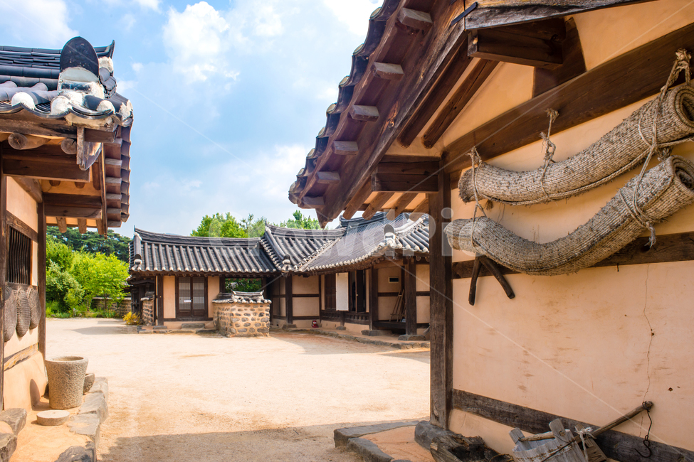 한국,아산시,외암민속마을,민속,전통,시골,한옥,외암마을,자연,풍경,nature,landscape,한국전통,한국문화,korean traditional,korean culture,건축물,건물외관,exterior,building,structure,architecture,construction,patio,안마당,porch,현관