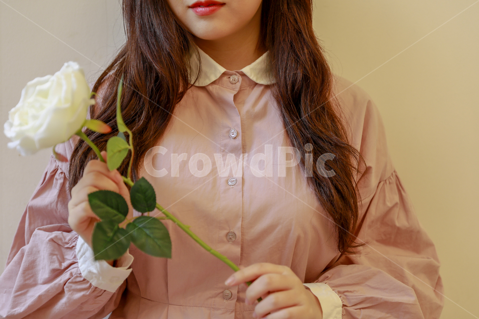 인물,여자,꽃,따뜻한,apparel,의복,clothing,의류,식물,자연,plants,nature,꽃,flower,사람,인물,인간,human,person,여성,여자,woman,female,lady