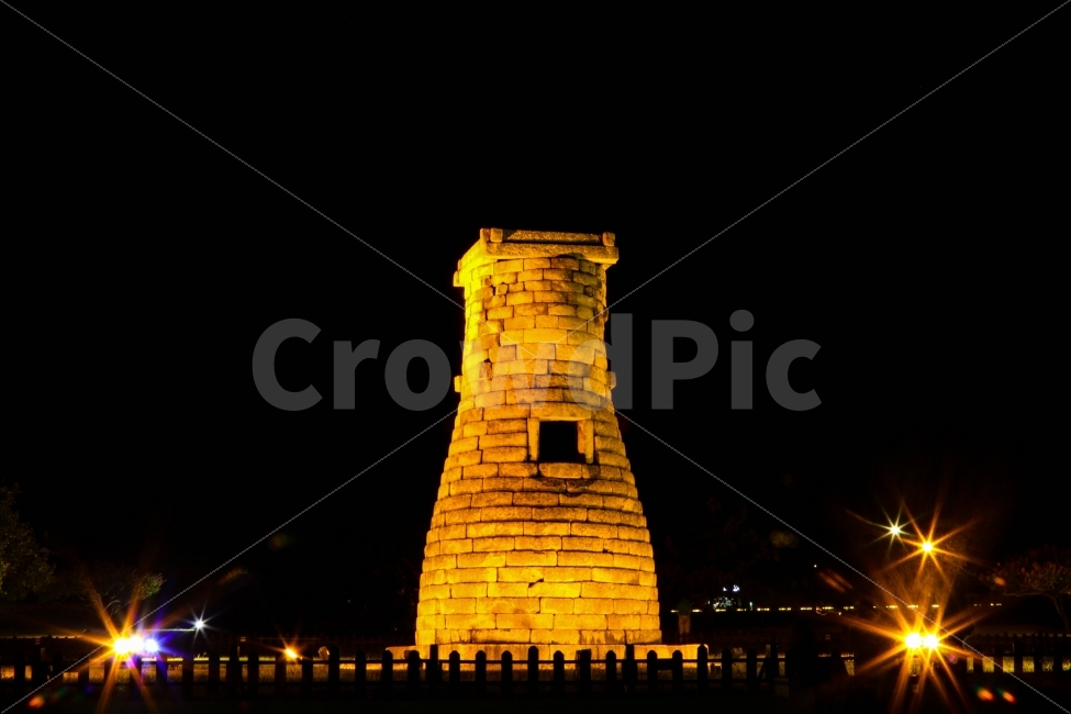 경주,야경,첨성대,전통,역사,야경,밤,풍경,nightscape,night,landscape,랜드마크,landmark,tourist attraction,한국전통,한국문화,korean traditional,korean culture,architecture,건축물,building,건물,tower,탑