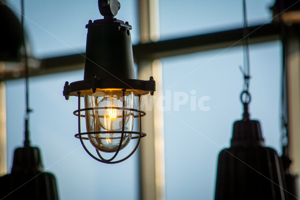 전구,인테리어,카페,불빛,등,램프,조명,lighting,사물,물건,오브젝트,thing,object,matter