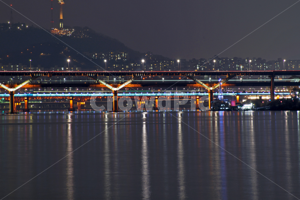 night view,Namsan,Han River Bridge,reflection,light,Namsan Tower,Cheongdam Bridge,Seongsu Bridge,fire,Han River