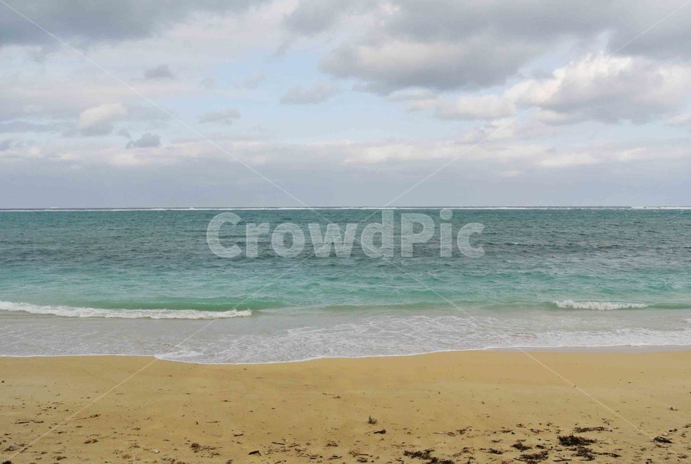 tide,windless,calm sea,static,calm beach,summer,Beach,ocean,sandy beach,beach,sight,snug,serene