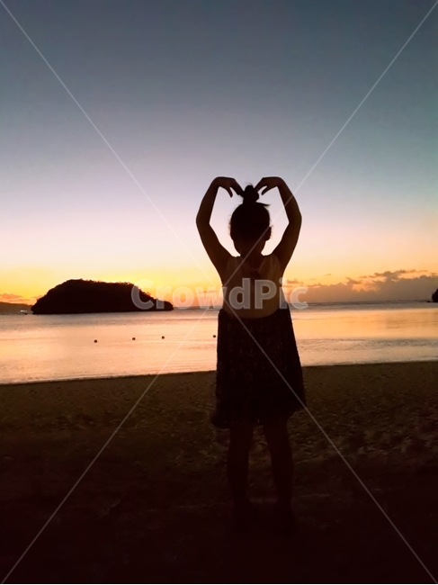 괌,섬,노을,해변,바닷가,석양,아이,바다,저녁,사람,인물,인간,human,person,어린이,어린아이,child,children,kid,감정표현,기분,feeling,emotion