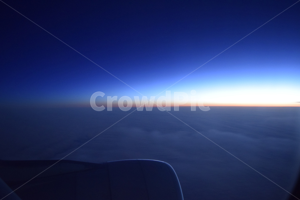 동틀녁,비행기,구름,하늘,항공뷰,sunrise,새벽,구름위,자연,풍경,nature,landscape,outdoors,옥외,sky,horizon,수평선