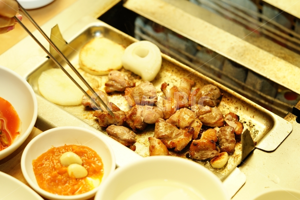 식사,구이,고기,오리고기,오리,양파,감자,안주,안주거리,음식,푸드,술자리,젓가락,맛집,육류,식감,육질,쌈장,음식,식재료,요리,food,cook,meal,dishes,food reserves,육류,고기,meat,한식,한국음식,한국요리,korean food,korean dishes,korean meal,korean cook