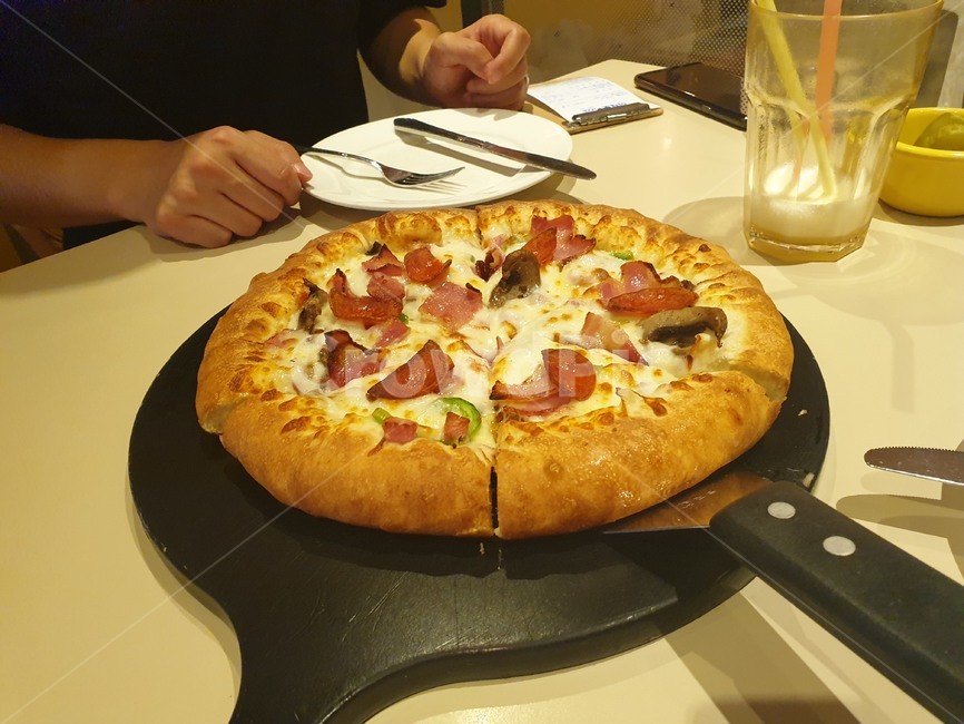 피자,치즈피자,두툼한피자,cheese,치즈가많은피자,pizza,음식,식재료,요리,food,cook,meal,dishes,food reserves